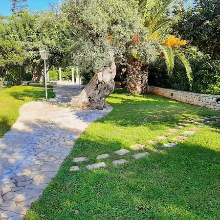 All'ombra Del Carrubo 4* بولينيانو آ ماري