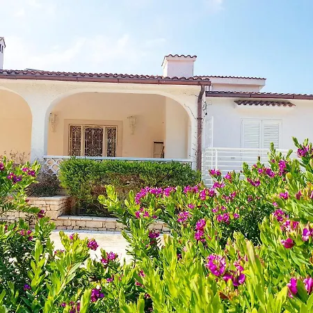 بيت ضيافة All'ombra Del Carrubo بولينيانو آ ماري