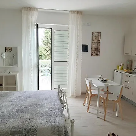 All'ombra Del Carrubo بيت ضيافة بولينيانو آ ماري