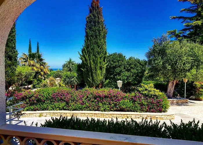 Pensión All`ombra Del Carrubo